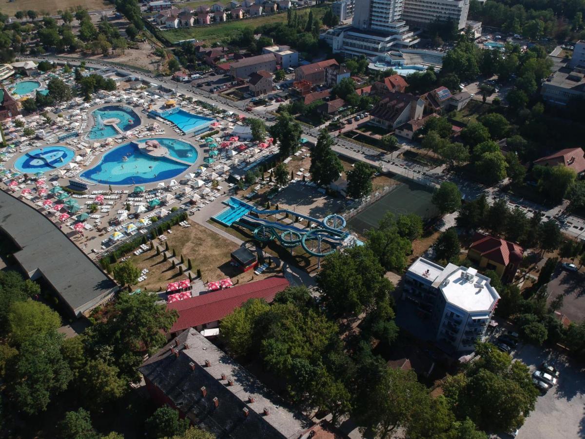 Octogon Hotel Băile Felix Eksteriør billede